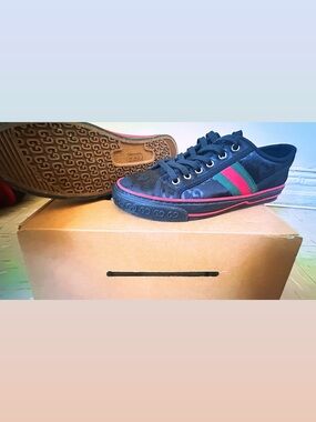Gucci Women Black Sneakers with Green and Red Stripes